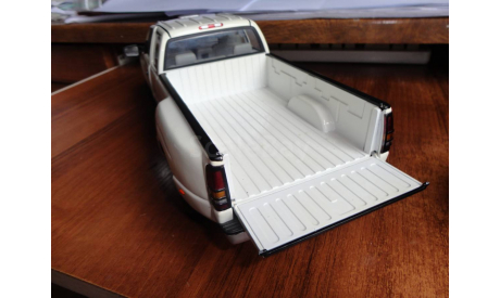 модель пикапа 1/18 Chevrolet Silverado 3500 Pick-up Anson металл, масштабная модель, 1:18