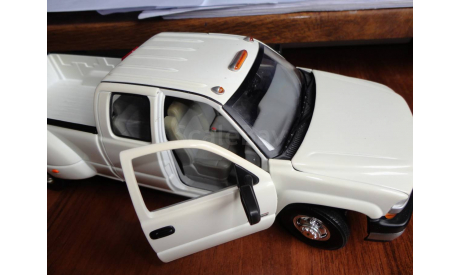 модель пикапа 1/18 Chevrolet Silverado 3500 Pick-up Anson металл, масштабная модель, 1:18