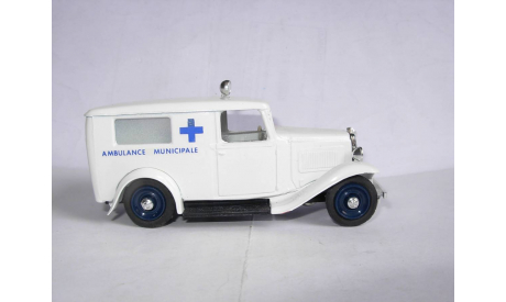 модель 1/43 Citroen 500 kgs Ambulance медицинский фургон с прожектором Eligor France металл 1:43 скорая помощь, масштабная модель, scale43, Citroën