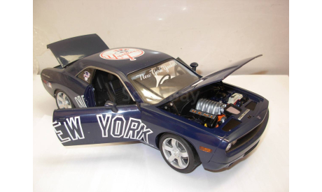 модель 1/18 Dodge Challenger New York Yankees Highway61 металл 1:18, масштабная модель, scale18, Highway 61