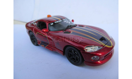 модель 1/43 Dodge Viper GTS Universal Hobbies UH металл 1:43, масштабная модель, scale43