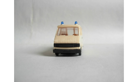 модель санитарного фургона FIAT 242 1/87 H0 Praline пластик 1:87, масштабная модель, scale87
