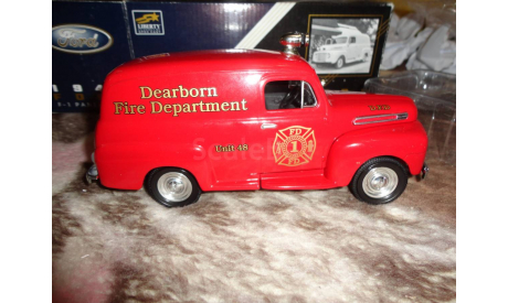 1/25 модель пожарный фургон США/USA Ford F-1 1948 Dearborn Liberty Classics металл 1:25, масштабная модель, scale24