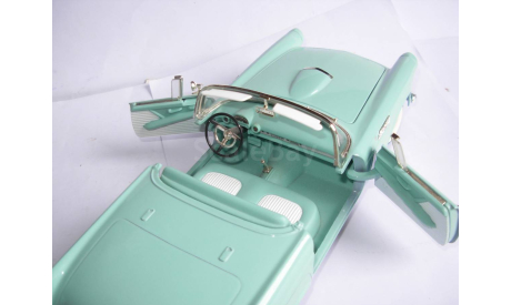 модель 1/18 Ford Thunderbird 1956 Revell металл 1:18, масштабная модель, scale18