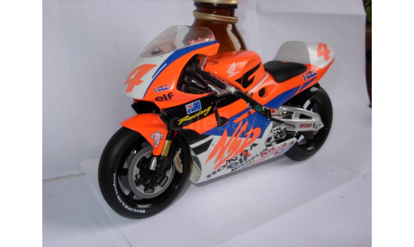 модель 1/12 гоночный мотоцикл HONDA - NSR500 N 4 500cc 1994 WORLD CHAMPION MICHAEL DOOHAN Altaya металл 1:12, масштабная модель мотоцикла