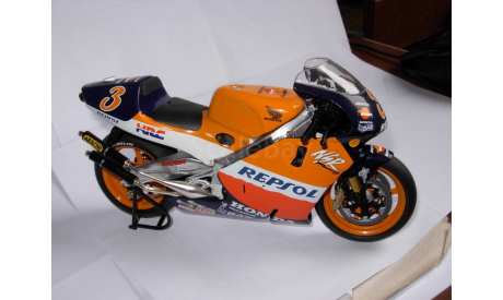 модель 1/12 гоночный мотоцикл HONDA - NSR500 TEAM REPSOL N 3 500cc WORLD CHAMPION 1999 ALEX CRIVILLE Altaya металл 1:12, масштабная модель мотоцикла