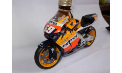 модель 1/12 гоночный мотоцикл HONDA - RC211V TEAM REPSOL N 69 MOTOGP 2004 N.HAYDEN WORLD CHAMPION Altaya металл 1:12