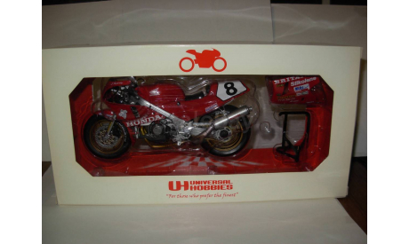 1/12 модель мотоцикл  Honda RC30 1990 Isle Of Man 8 Carl Fogarty Universal Hobbies металл 1:12, масштабная модель мотоцикла, scale12