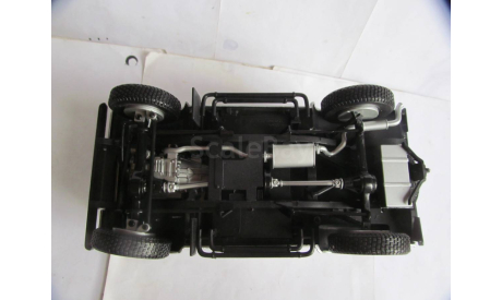 модель 1/18 LandRover Defender 90 Universal Hobbies Revell металл 1:18, масштабная модель, Land Rover, scale18