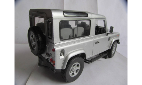 модель 1/18 LandRover Defender 90 Universal Hobbies Revell металл 1:18, масштабная модель, Land Rover, scale18