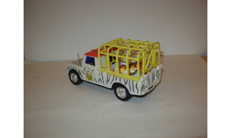 модель игрушка 1/36 Landrover с тигром Китай 1:36 пластик, масштабная модель, scale35, Land Rover