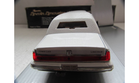 модель 1/24 Lincoln Towncar Limousine 1996 Sunnyside металл 1:24, масштабная модель, scale24