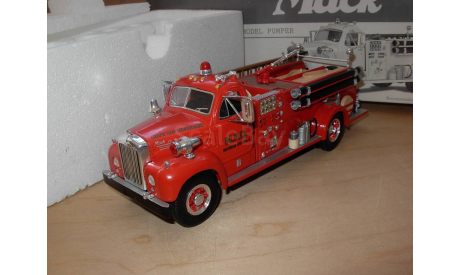 модель 1/34 pumper/пожарный автонасос Mack B 1960 Newark First Gear металл 1:34, масштабная модель, scale32