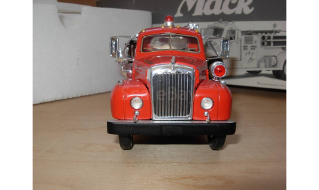модель 1/34 pumper/пожарный автонасос Mack B 1960 Newark First Gear металл 1:34, масштабная модель, scale32