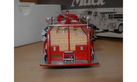 модель 1/34 pumper/пожарный автонасос Mack B 1960 Newark First Gear металл 1:34, масштабная модель, scale32