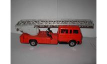 модель 1/43 пожарная автолестница Magirus DL-30H Berliet GBK-18 с 3-мя фигурками Norev France пластик 1:43 пожарный, масштабная модель, scale43