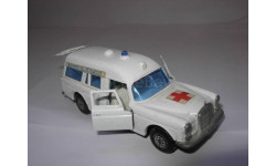 модель 1/48 медицинский Mercedes Benz Binz Ambulance MB Matchbox Speed Kings металл Мерседес 1:48 Mercedes-Benz скорая помощь