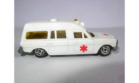 модель 1/60 медицинский MB Mercedes Benz W115 / W114 Ambulance Norev France металл 1:60 Mercedes-Benz Мерседес Скорая Помощь Medical 1/64, масштабная модель, scale64