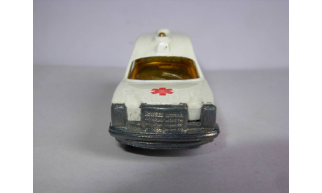 модель 1/60 медицинский MB Mercedes Benz W115 / W114 Ambulance Norev France металл 1:60 Mercedes-Benz Мерседес Скорая Помощь Medical 1/64, масштабная модель, scale64