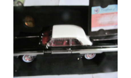 модель 1/18 Oldsmobile Starfire 1962 Yatming Signature Series металл, масштабная модель, scale18