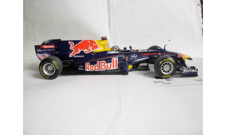 модель F1 Формула-1 1/18 Red Bull RB6 2011 Vettel демонстрационный/Show Car Minichamps/PMA металл 1:18, масштабная модель