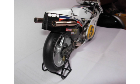 модель 1/12 гоночный мотоцикл SUZUKI - RGT500 N 5 500cc WORLD CHAMPION 1981 MARCO LUCCHINELLI Altaya металл 1:12, масштабная модель мотоцикла, scale12