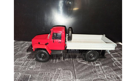 ГАЗ-33081 (двигатель Д-245.7 Diesel Turbo) бортовой выставочный 1:43, масштабная модель, Автоистория (АИСТ), scale43