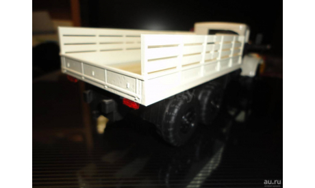 КрАЗ-255 бортовой (белый) Краз-Саратов, масштабная модель, Агат-Кразы, 1:43, 1/43