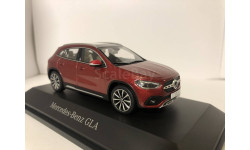 Mercedes-Benz GLA в масштабе 1:43 дилерский (Красный).