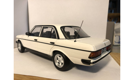 Mercedes-Benz 200 W 123 AMG в масштабе 1:18 дилерский., масштабная модель, Norev, scale18