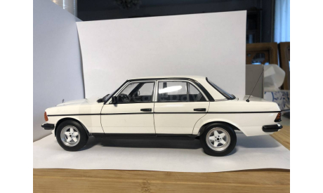 Mercedes-Benz 200 W 123 AMG в масштабе 1:18 дилерский., масштабная модель, Norev, scale18