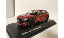 Audi e-tron в масштабе 1:43 дилерский.