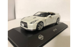 Nissan GT-R в масштабе 1:43 дилерский.