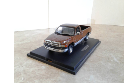 Dodge RAM 2500 ... (Universal Hobbies) ..., масштабная модель, scale43