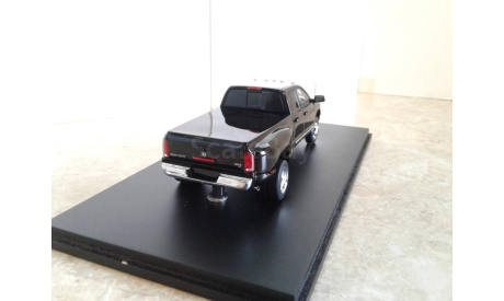 Dodge RAM 3500 (2005г.)  ... (Spark) ..., масштабная модель, scale43