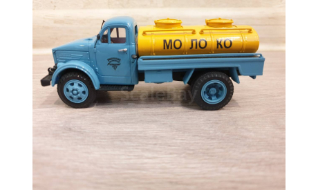 Автомобиль-цистерна АЦПТ-2,1А молоко на шасси ГАЗ-51А (СарЛаб), масштабная модель, scale43