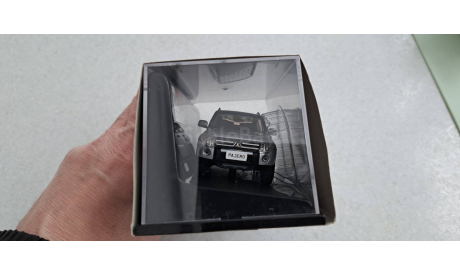 Mitsubishi Pajero 4. Левый руль. Дилерская, масштабная модель, Vitesse, scale43