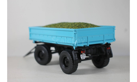 Прицеп ГКБ-8535 АИСТ (синий) с грузом силоса, масштабная модель, scale43