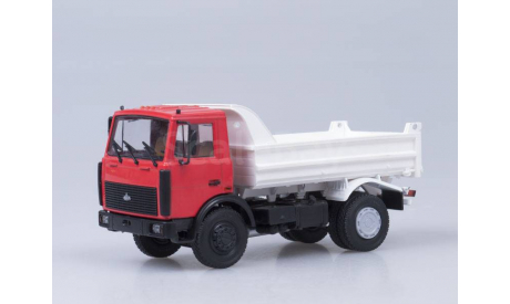 ТОЛЬКО 3 ДНЯ! МАЗ-5551 самосвал (поздняя кабина, красно-белый, низкий кузов), 1988 г. /металл. рама, откидывающаяся кабина/, масштабная модель, Автоистория (АИСТ), scale43