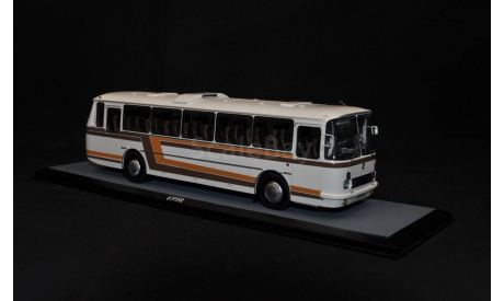 ЛАЗ 699 Р Белый с цветными полосами CLASSICBUS, масштабная модель, 1:43, 1/43