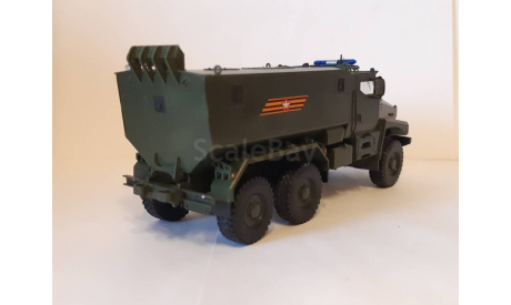 УРАЛ Тайфун У 63095 парадный, масштабная модель, scale43