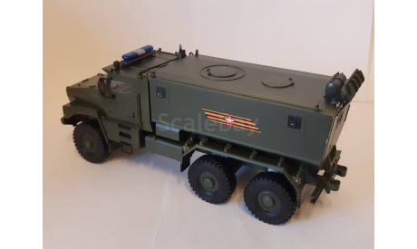 УРАЛ Тайфун У 63095 парадный, масштабная модель, scale43
