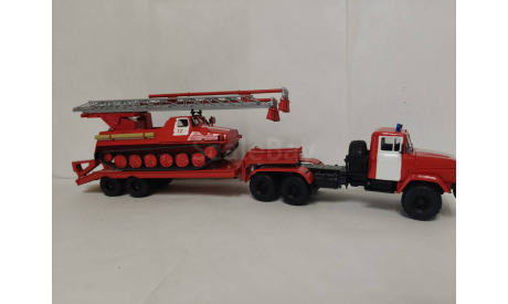 КРАЗ 6446 с п/п ЧМЗАП-5523 пожарный тягач, масштабная модель, scale43