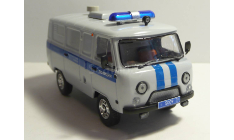 УАЗ 3741 Полиция С.Петербург АЗ, масштабная модель, scale43