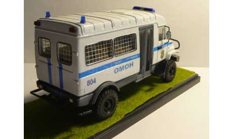 ЗИЛ 325000-12 Бычок ОМОН, масштабная модель, scale43