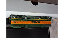 локомотив GP-60B BNSF 326 (heritage)