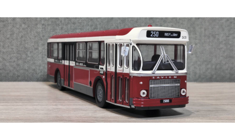 Автобус Renault Saviem SC10U FRANCE - красный - серия «Autobus et autocars du Monde» № 105 Hachette, масштабная модель, scale43