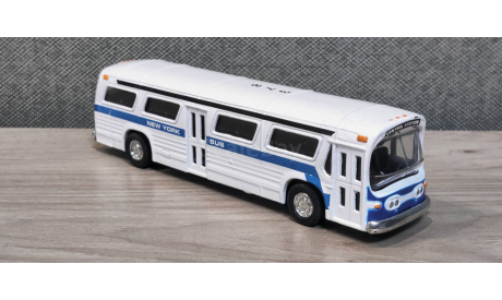 Автобус GM New Look TDH-5301 Fishbowl New York, масштабная модель, GMC, scale72