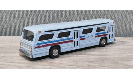 Автобус GM New Look TDH-5301 Fishbowl Greyhound, масштабная модель, GMC, scale72