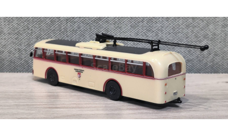 Троллейбус Henschel ÜH III’s бежево-красный, масштабная модель, Grell, scale87